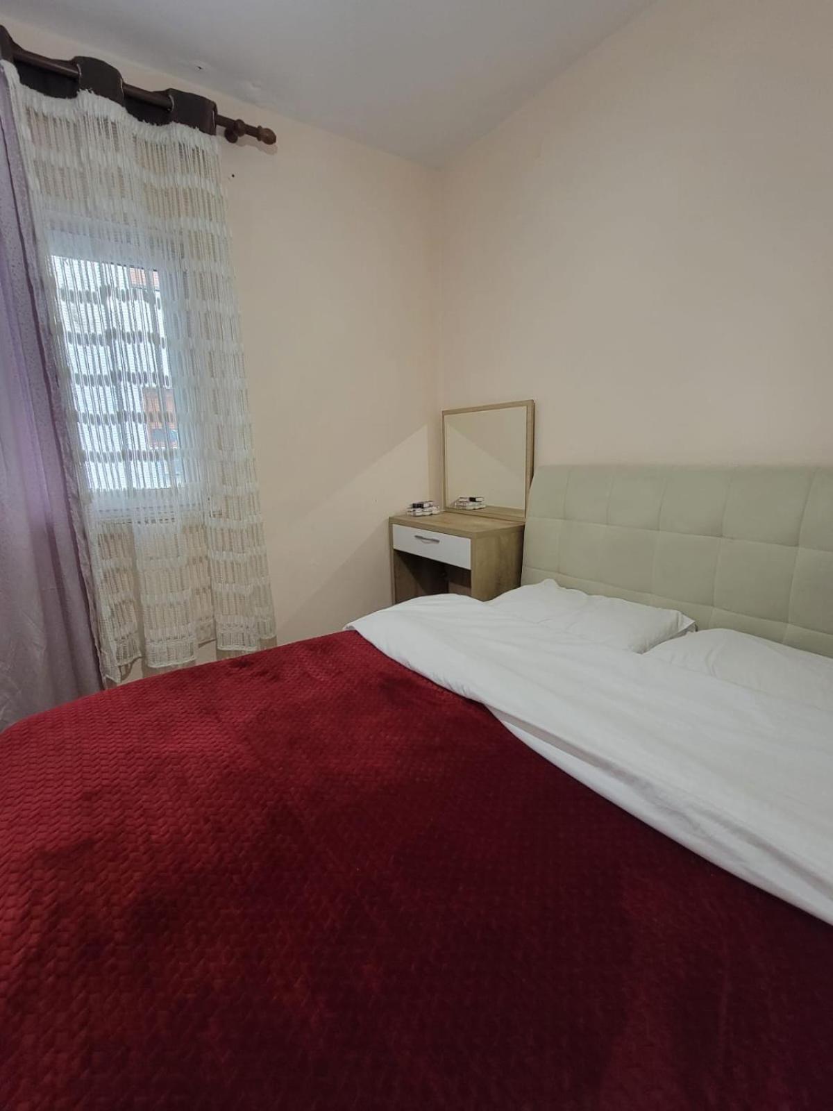 Ferienwohnung Ajla Komuna Apartament Tirana Exterior foto