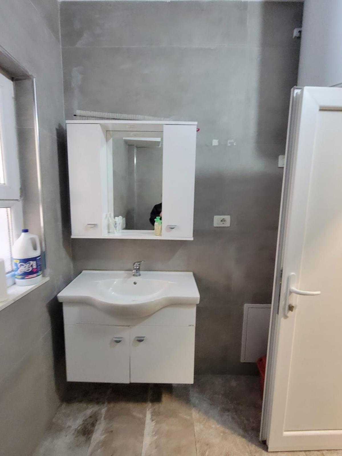 Ferienwohnung Ajla Komuna Apartament Tirana Exterior foto
