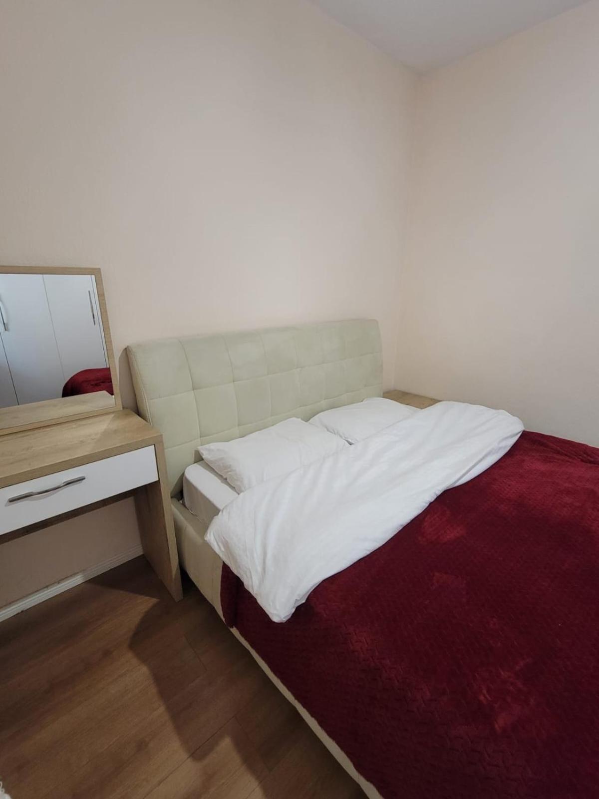 Ferienwohnung Ajla Komuna Apartament Tirana Exterior foto